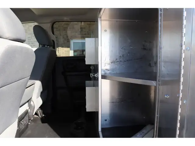 2015 Dodge RAM 4500 CREW DUALLY 6.7L CUMMINS 4X4, SERVICE BODY & in Cargo & Utility Trailers in Winnipeg - Image 10