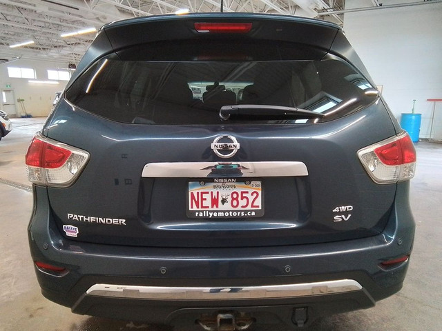  2016 Nissan Pathfinder SV! 4WD! 7-SEATS! PARKING SENSORS! HEATE in Cars & Trucks in Moncton - Image 4