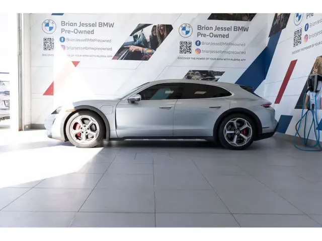 2022 Porsche Taycan 4S Cross Turismo dans Autos et camions dans Ville de Vancouver - Image 6