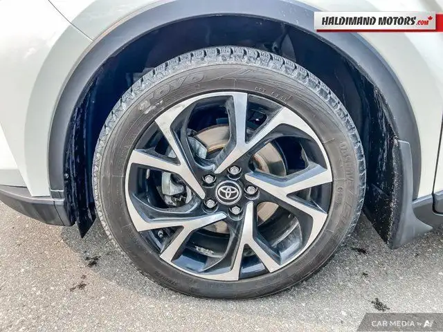 2020 Toyota C-HR XLE Premium in Cars & Trucks in Hamilton - Image 10