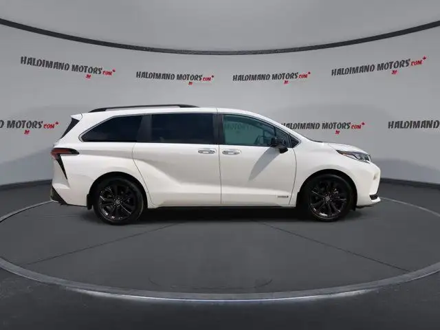2021 Toyota Sienna XSE in Cars & Trucks in Hamilton - Image 10