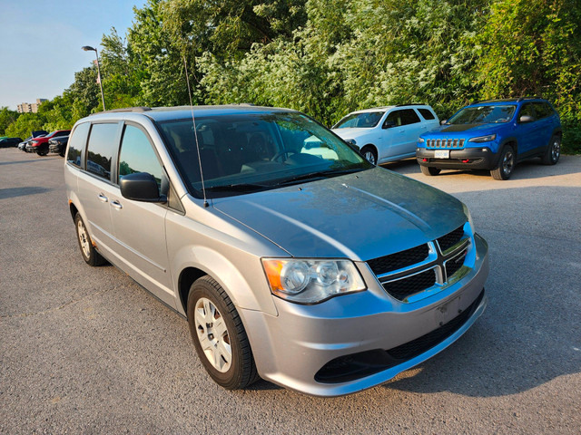 2013 Dodge Grand Caravan SE/SXT ONE OWNER | NO ACCIDENTS | ST... in Cars & Trucks in London - Image 3