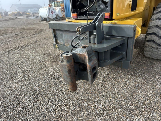 PEMBERTON WHEEL LOADER RAIL CAR PULLER HITCH N/A in Heavy Equipment in Regina - Image 3