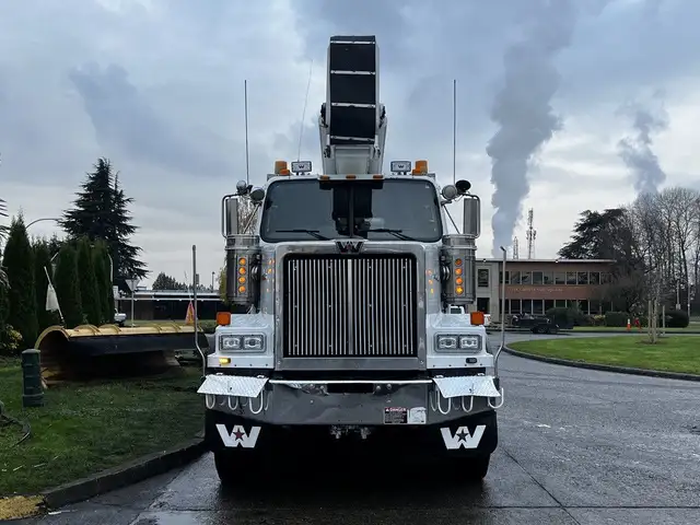 2011 Western Star 4900 Twin Steer DD15 Altec AH85A Bucket Truck in Heavy Trucks in Delta/Surrey/Langley - Image 4