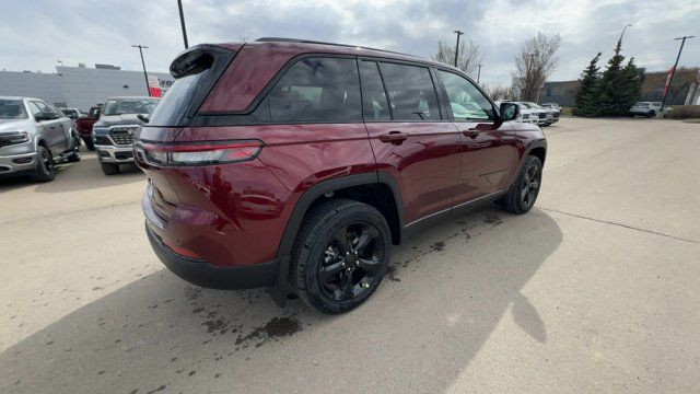 2025 Jeep Grand Cherokee Altitude | Sunroof | Remote Start in Cars & Trucks in Edmonton - Image 2