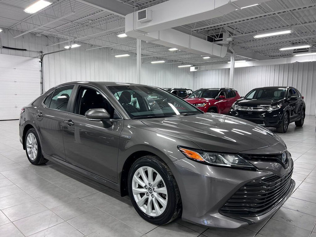  2018 Toyota Camry Hybrid LE - HYBRID+ CARPLAY+ MAGS+ S.CHAUFFAN in Cars & Trucks in Laval / North Shore - Image 3