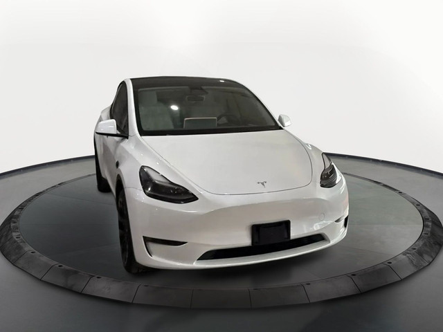 Tesla Model Y 2023 in Cars & Trucks in Markham / York Region - Image 3
