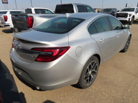 The 2017 Buick Regal Sport Touring blends refined design, confident turbocharged performance, and pr... (image 5)