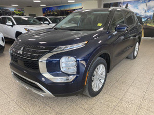 2022 Mitsubishi Outlander SE AWD | 7 Pass | Pano Roof | Rem Start