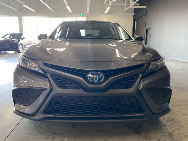 2022 Toyota Camry SE HYBRIDE HYBRIDE CUIR TÔIT OUVRANT SIÈGE ET  in Cars & Trucks in Saint-Jean-sur-Richelieu - Image 3