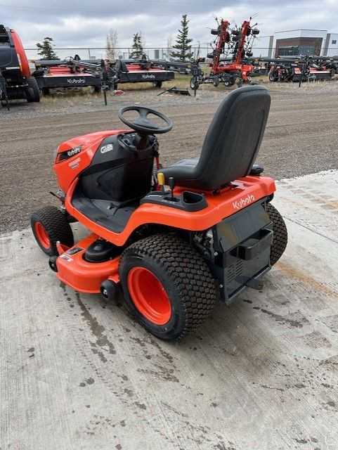 2021 KUBOTA GR2020-3-48 Lawn tractor and snow blade in Heavy Equipment in Calgary - Image 2