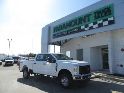 V8 GAS ENGINE, 10 SPEED AUTO TRANS, A/C, POWER WINDOWS & LOCKS WITH KEYLESS ENTRY, TILT STEERING WIT...