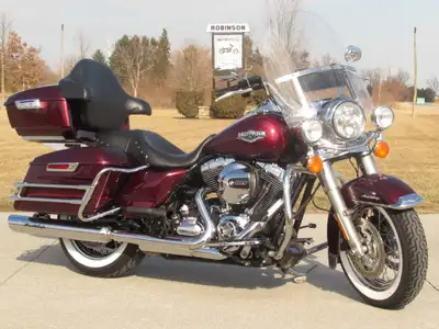 This Exceptional 2014 Road King is ready to hit the Hi-way! It Comes Serviced and Certified, come se...
