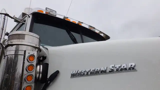 2019 Western Star 4900 SB Cummins X15 Eaton 18 Speed in Heavy Trucks in Delta/Surrey/Langley - Image 22