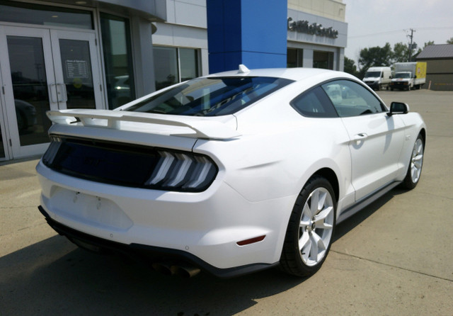 2022 Ford Mustang GT Premium/ LOW KMS/ 1 OWNER/ HEATED/COOLED LE in Cars & Trucks in Regina - Image 3