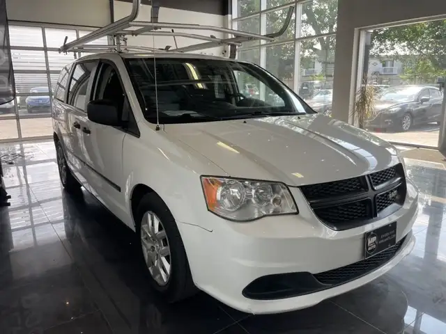 2015 Ram Cargo Van C/V in Cars & Trucks in City of Montréal - Image 4