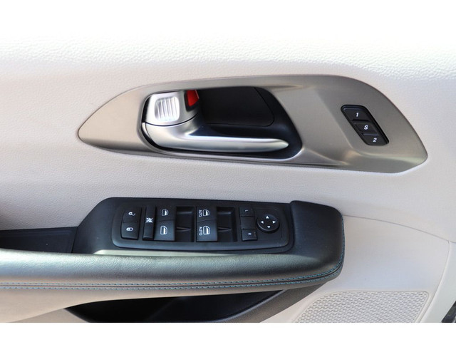 2021 Chrysler Pacifica TOURING LEATHER, LOADED, HTD SEATS, 7 PAS in Cars & Trucks in Winnipeg - Image 4