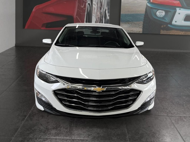 2022 Chevrolet Malibu LT FWD | sièges chauffants | in Cars & Trucks in Saint-Hyacinthe - Image 2