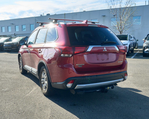 2017 Mitsubishi Outlander SE | Blindspot Monitor in Cars & Trucks in Edmonton - Image 3