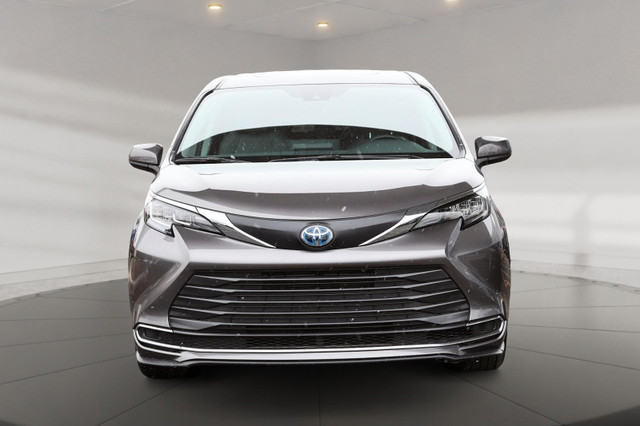 2021 Toyota Sienna XLE + HYBRIDE + TOIT OUVRANT + CUIR VEHICULE  in Cars & Trucks in Longueuil / South Shore - Image 2