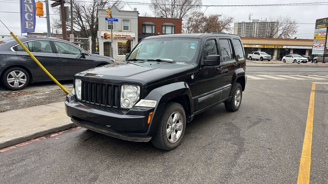 2011 Jeep Liberty 4WD Sport in Cars & Trucks in City of Toronto