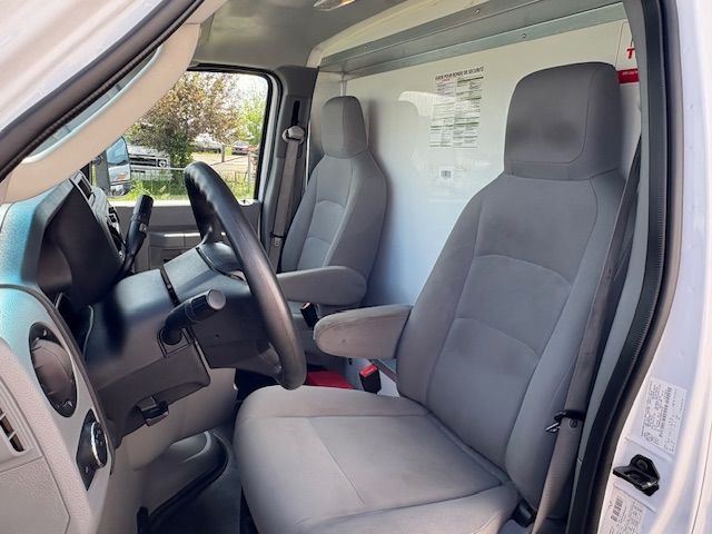 2022 Ford E-Series Cutaway 16' ALLOY CUBE VAN RAMP NICE CAN LEAS in Cars & Trucks in Calgary - Image 3