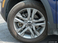 Experience the perfect blend of style and practicality with this 2021 Kia Seltos EX. Boasting a slee... (image 5)
