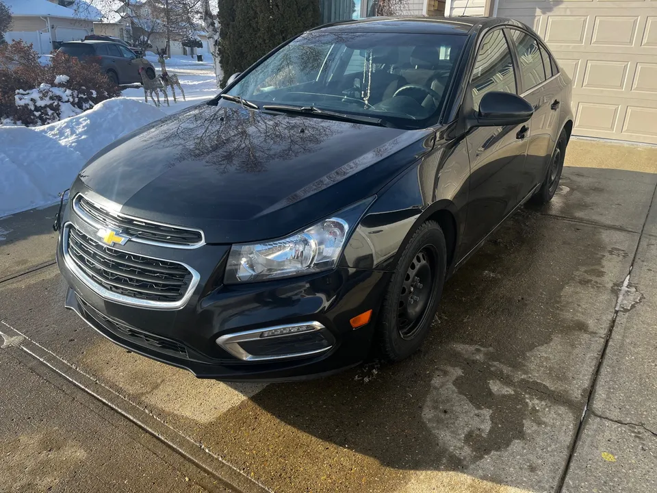 2016 Chevrolet Cruze LT (with 2 sets of tires)