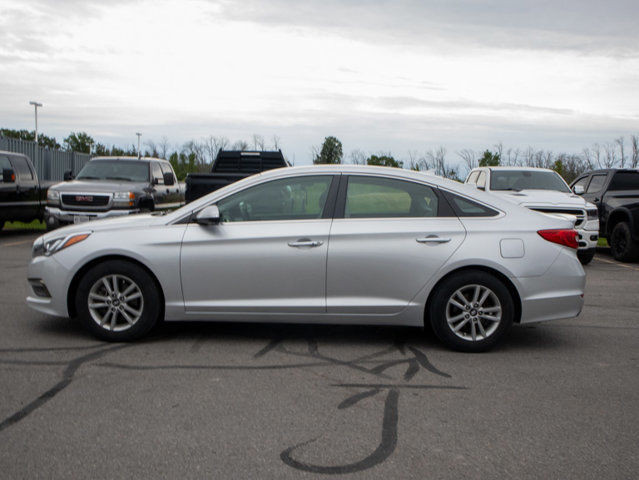 2015 Hyundai Sonata 2.4L GLS - Heated Rear Seats Keyless Entry in Cars & Trucks in Belleville - Image 4