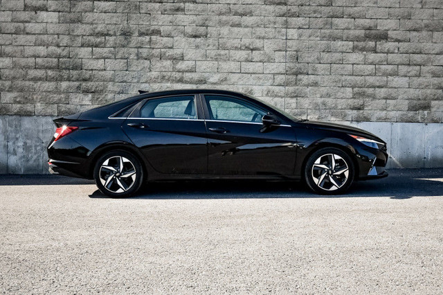 2023 Hyundai Elantra Luxury w/Two-Tone • SUNROOF • NAV • LEATHER in Cars & Trucks in Kingston - Image 2