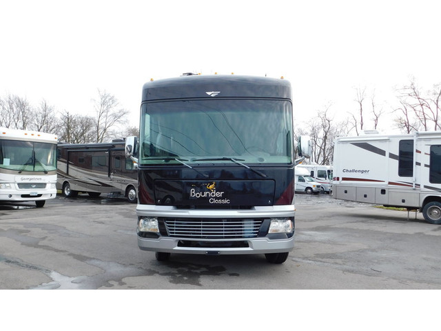  2013 Fleetwood Bounder Classic 36R in RVs & Motorhomes in Hamilton - Image 3