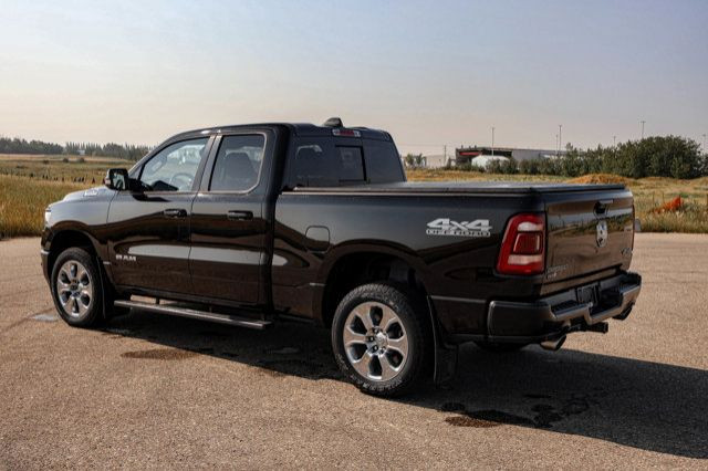 2020 Ram 1500 BIGHORN QUADCAB 4X4 HEMI LOW KMS in Cars & Trucks in Strathcona County - Image 2