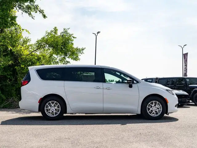 2025 Chrysler Grand Caravan SXT in Cars & Trucks in Barrie - Image 12