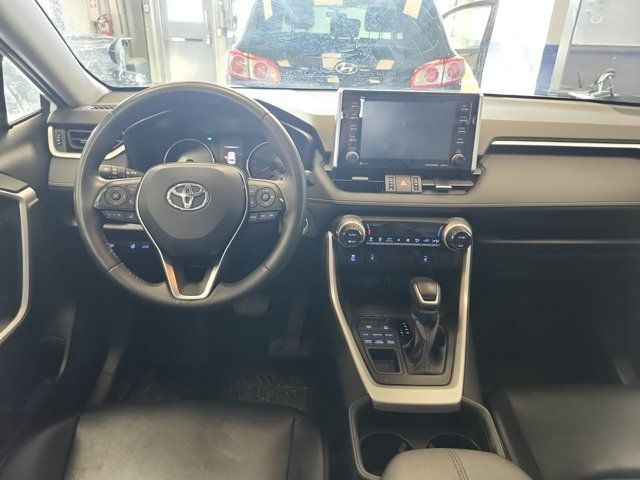 2020 Toyota RAV4 XLE Premium AWD | Leather | Sunroof in Cars & Trucks in Guelph - Image 3