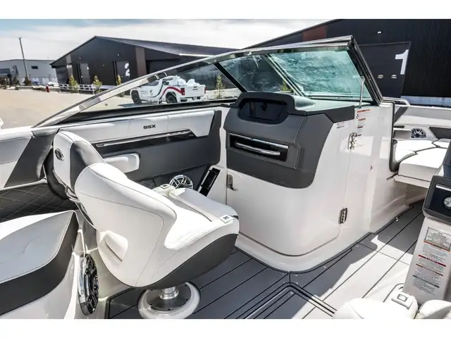 2025 Chaparral 267 SSX in Powerboats & Motorboats in Québec City - Image 29