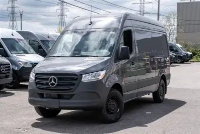 Engine: 2L TURBO 4cyl. L/100Km City: 0.0 L/100Km Hwy: 0.0 Safety Equipment Système antipatinage à to...