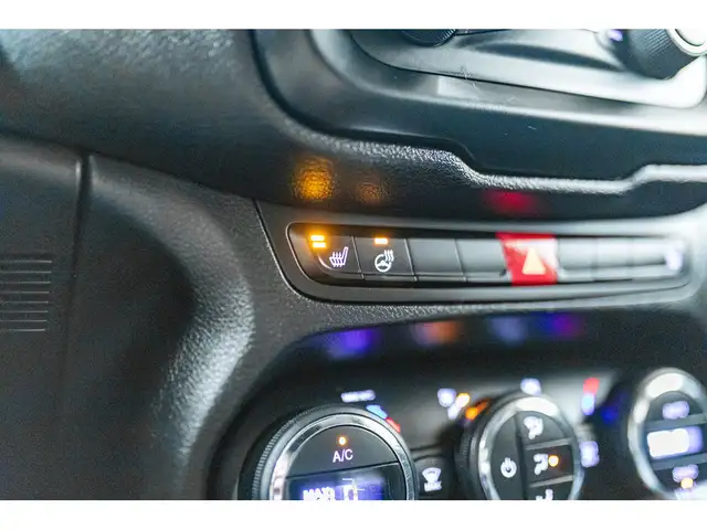 2015 Jeep Renegade 4x4 Trailhawk Leather BCam dans Autos et camions dans Grande Prairie - Image 17