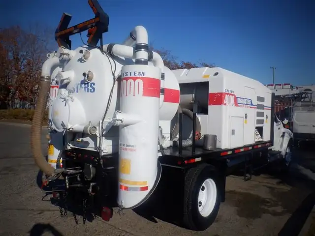 2006 ford F-650 Vacuum Truck 2WD Diesel in Heavy Trucks in Richmond - Image 7