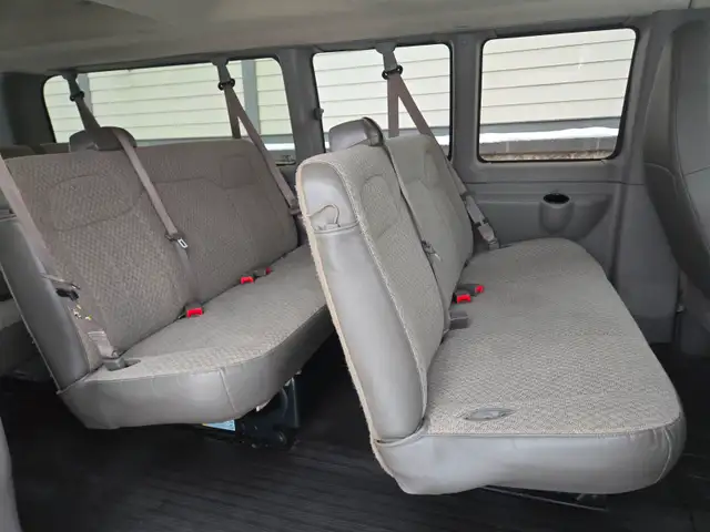 2021 Chevrolet Express Passenger 3500 / LT / 12 PASSENGERS 155"  in Cars & Trucks in West Island - Image 22