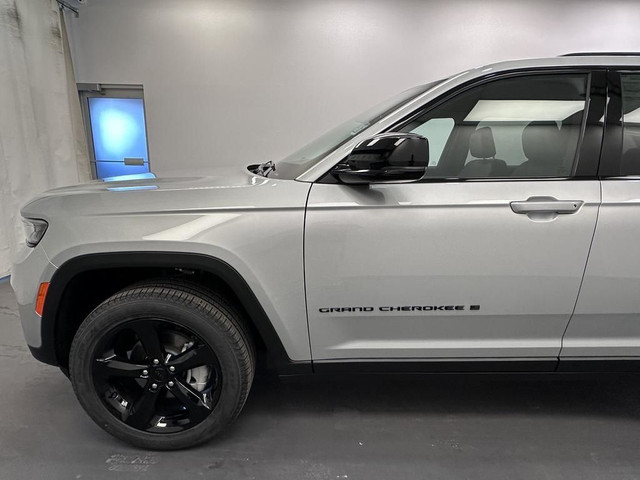 2025 Jeep Grand Cherokee Limited - Navigation in Cars & Trucks in Lethbridge - Image 2