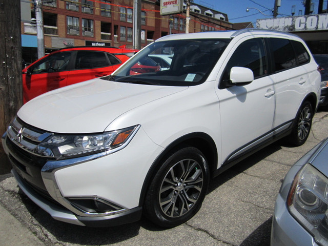 2017 Mitsubishi Outlander ES in Cars & Trucks in City of Toronto - Image 2