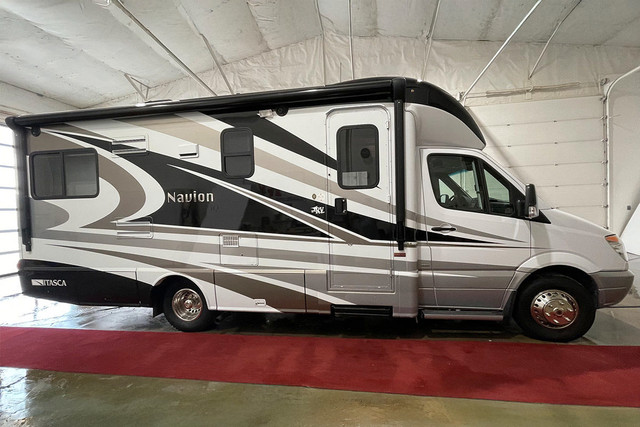 2014 Itasca (Winnebago) Navion iQ 24G – Diesel Powered Sprinter. in RVs & Motorhomes in Red Deer - Image 3