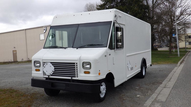 2011 Ford Econoline E450 Cargo Step Van 2 Seater Dually in Cars & Trucks in Richmond - Image 4