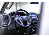 **ACCIDENT FREE - MECHANICALLY CERTIFIED** 24,704 KM This 2022 Chevrolet Silverado 3500HD 4x4 Crew C... (image 9)
