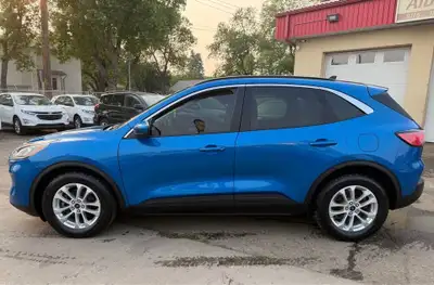 **CARS TRUCKS SUV 4X4 VAN AWD EDMONTON FINANCING AVAILABLE EASY FINANCING ** 2020 FORD ESCAPE SE 1 O...