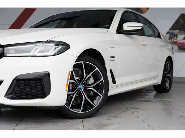 2022 BMW 5 Series 530e xDrive Plug-In Hybrid in Cars & Trucks in Vancouver - Image 2