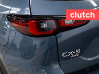 1 OWNER / Auto Dimming Rearview Mirror, Front Heated Seats, Climate Control and more! Clutch is the... (image 9)