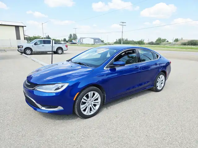 2015 Chrysler 200 Limited*FULLY LOADED*LOW KM*MINT IN & OUT*63871127774593120