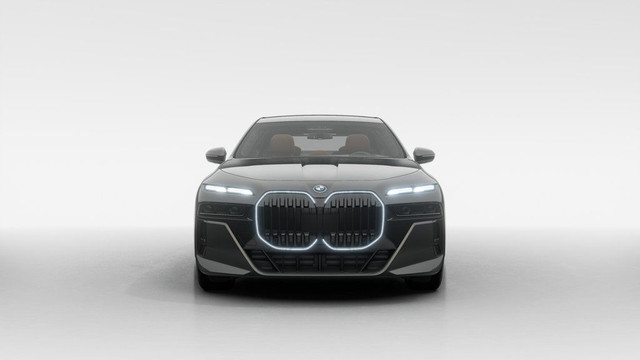 2025 BMW 7 Series 750e xDrive | Privilège | Confort Arrière in Cars & Trucks in City of Montréal - Image 3
