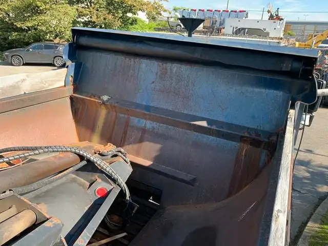 2007 international 7300 Dump Truck With Plow and Spreader Diesel in Heavy Trucks in Richmond - Image 15